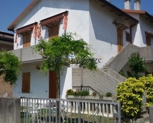 Villa Rosa con balcone