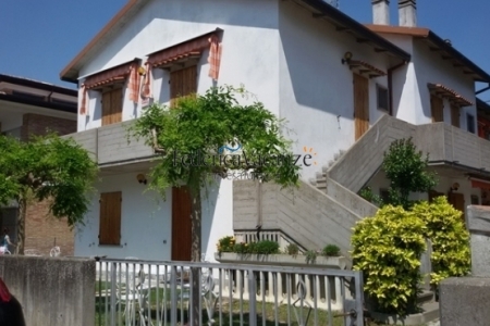 Villa Rosa con balcone Villa Rosa con balcone